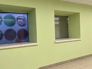 Коридор с витринами