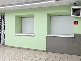 Коридор с сервисными окнами